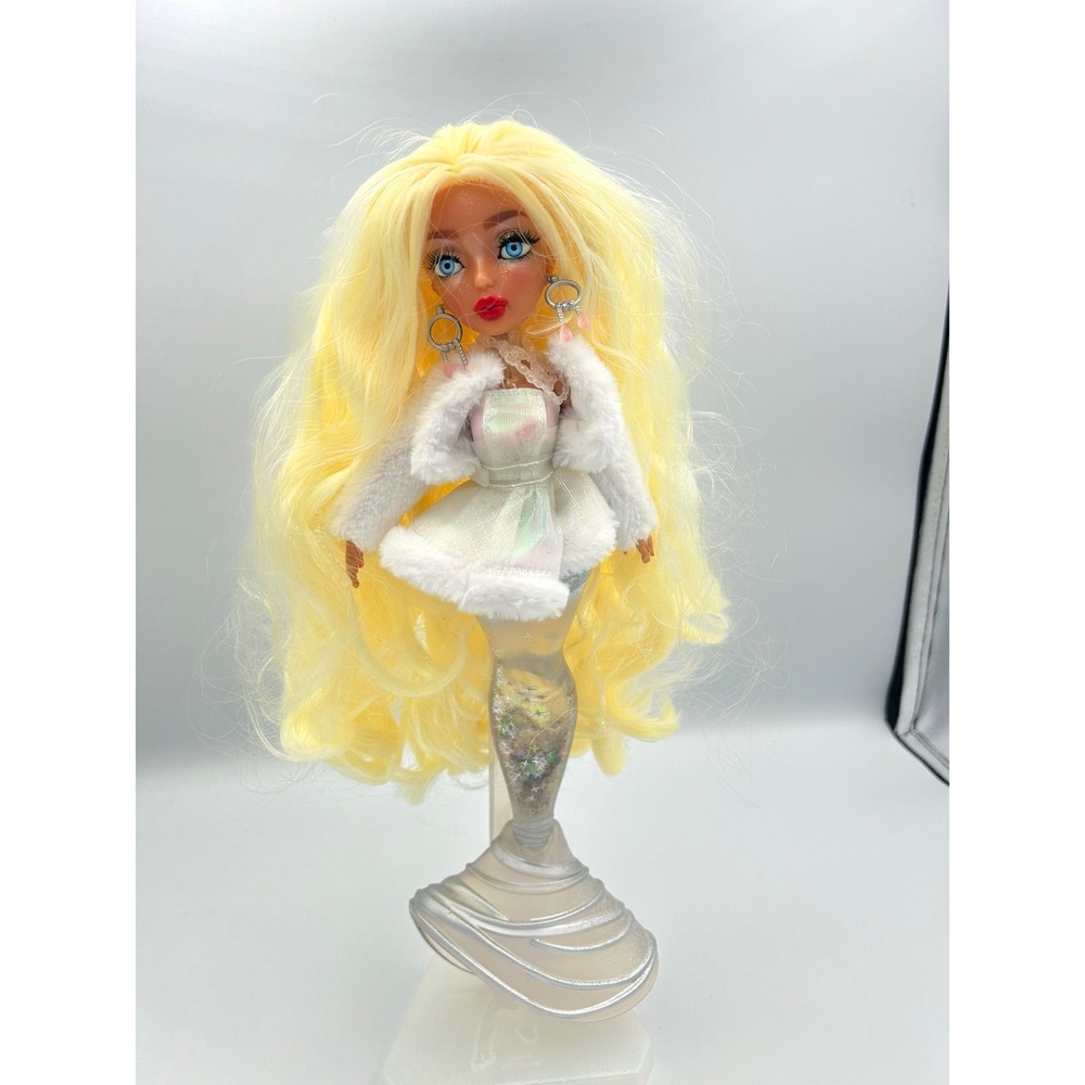 Mermaze Mermaidz Winter Waves Gwen Fashion Doll